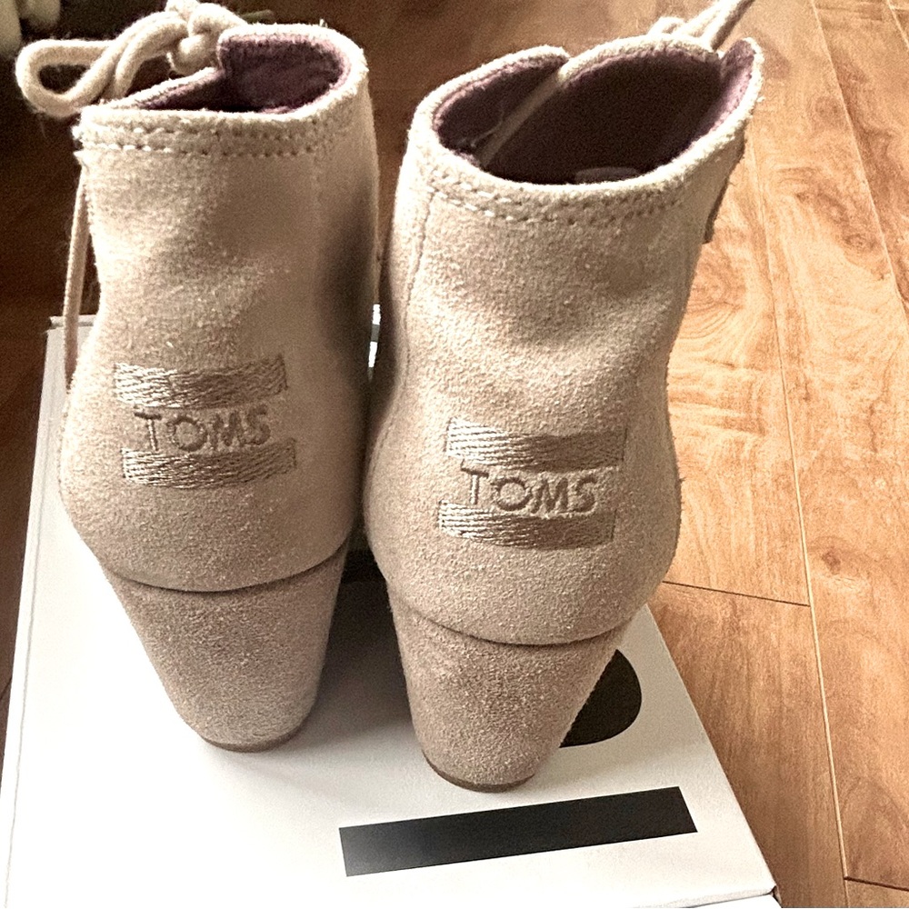 Mint condition Tom booties size 6.5
